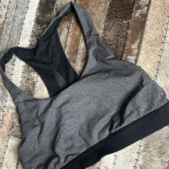 Lululemon Gray and Black Invigorate Bra Size 4 - Picture 6 of 6